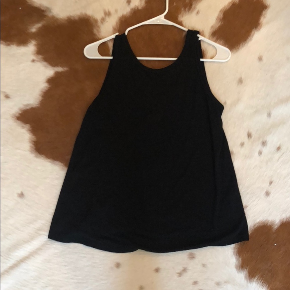 Black old navy flowy tank